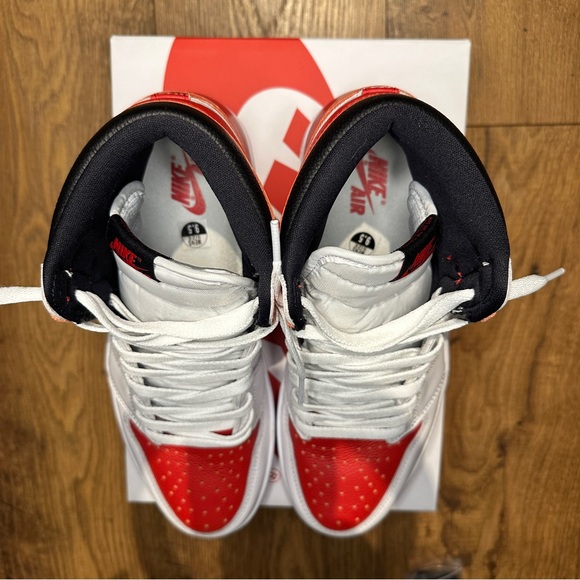 Jordan 1 Retro High OG - Picture 8 of 8